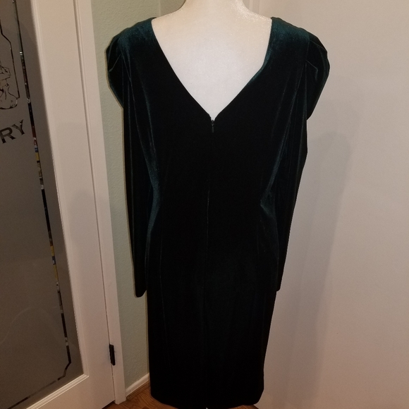 Vince Camuto Emerald Velvet Longsleeve Dress - Picture 5 of 10
